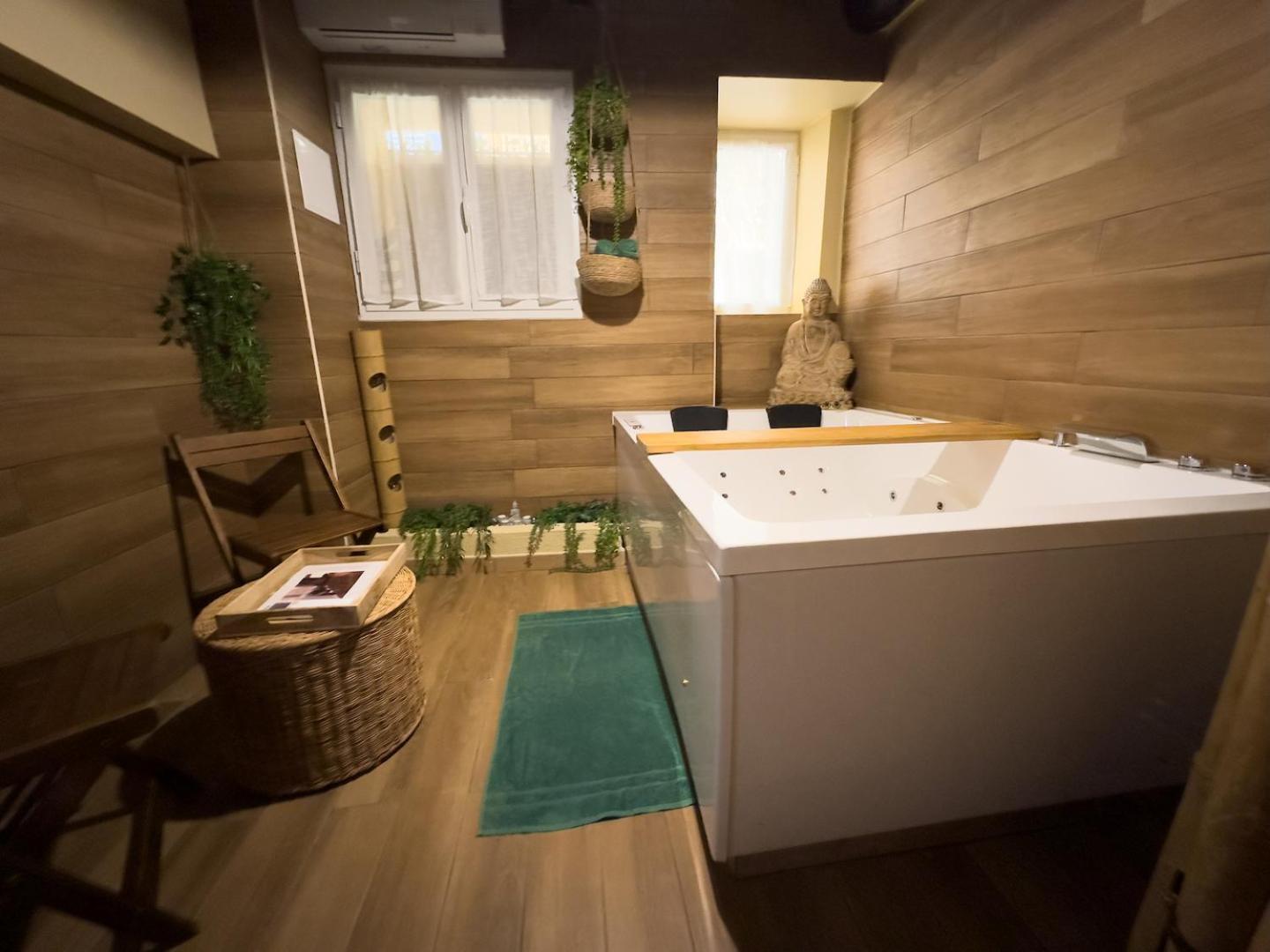 Appartement Le Balneo Jacuzzi Vieil Antibes Safranier Extérieur photo
